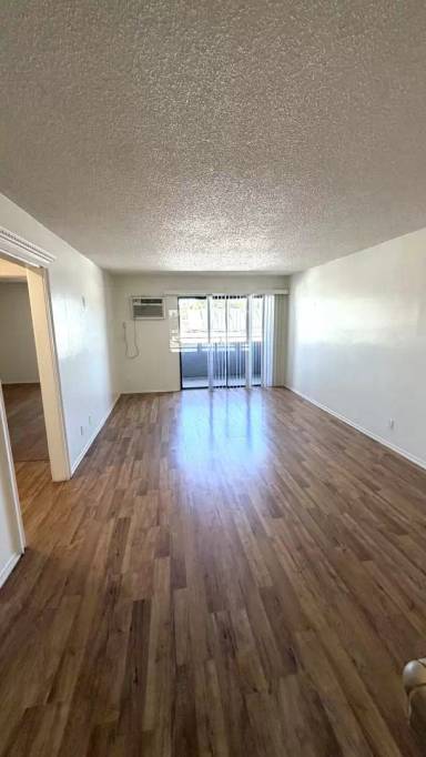 Main picture of 6726 Woodley Ave