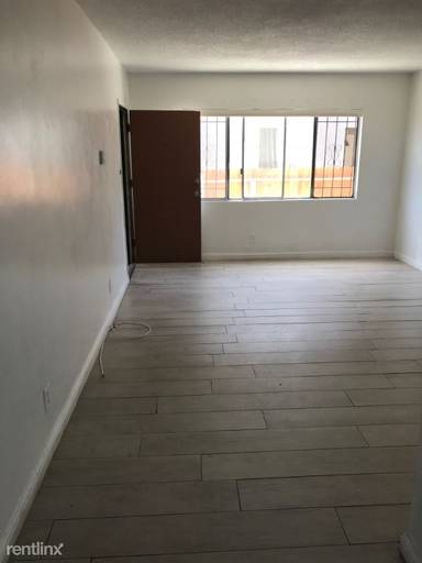 Main picture of 131 W 59th Pl