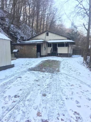 Main picture of 133 Coal Valley Rd