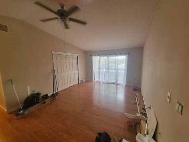 Main picture of 5251 Vineland Rd