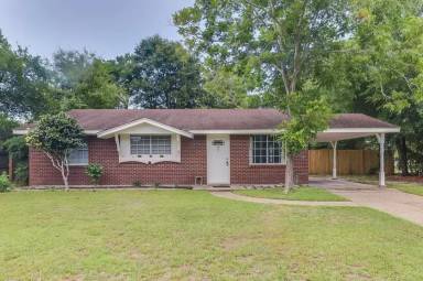 Main picture of 2610 Demaret Dr