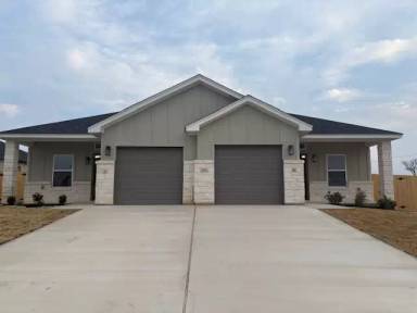 Main picture of 102 Leon Ln