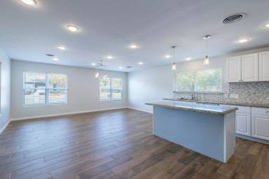Main picture of 401 Brookside Dr W