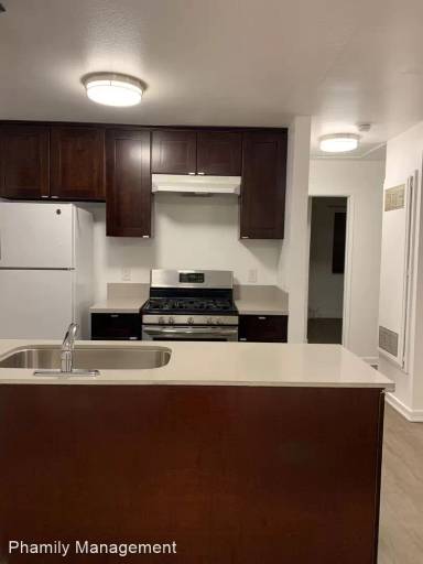 Main picture of 621 N Benton Way