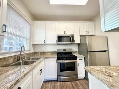 Main picture of 345 Laurel St