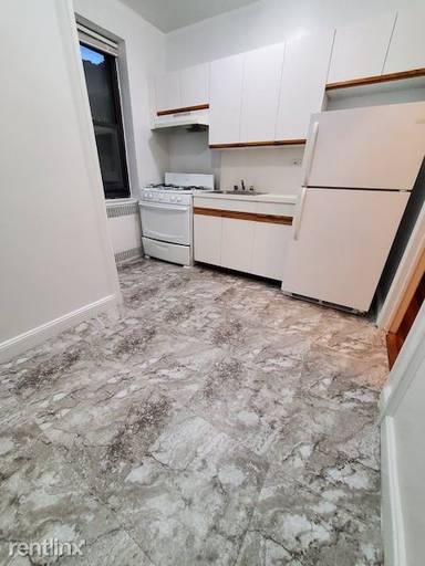 Main picture of 9876 Queens Blvd