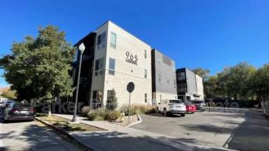 Main picture of 965 Central