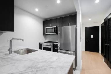 Main picture of 21 West End Ave Apartments