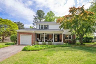 Main picture of 3705 S Queensgrove Cir