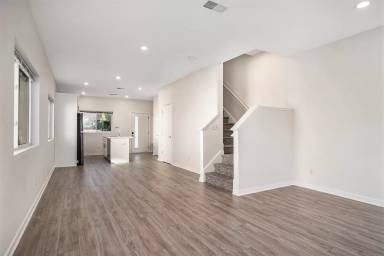Main picture of 153 Seward Ave NW