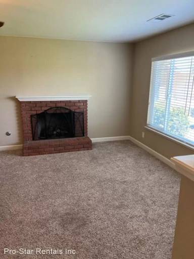 Main picture of 150 E Sherwood Dr