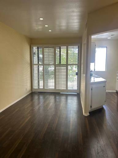 Main picture of 7211 Cozycroft Ave