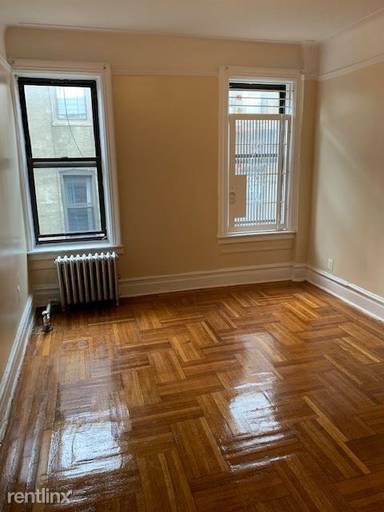 Main picture of 945 E 94th St
