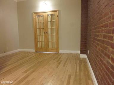 Main picture of 161 E 94th St