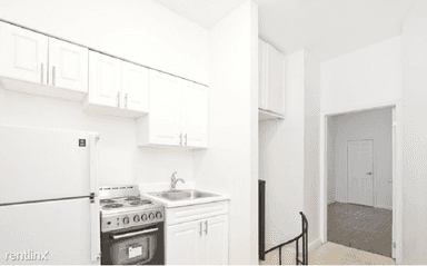 Main picture of 209 E 10th St