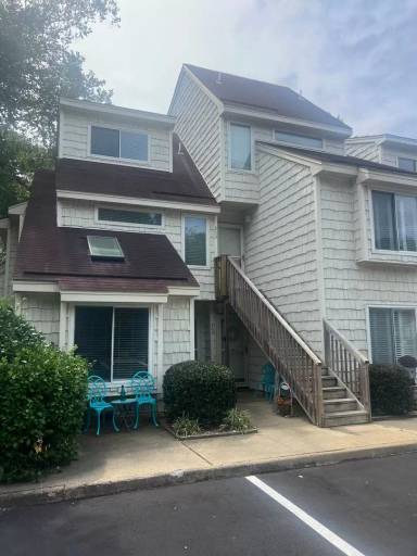 Main picture of 805 Virginia Ct