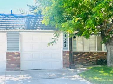 Main picture of 1743 Sue Way