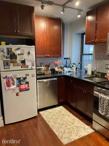 Main picture of 82 Saint Stephen St