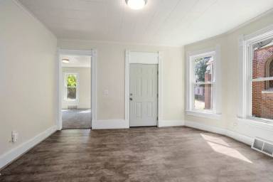 Main picture of 735 Jackson St