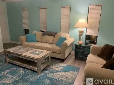 Main picture of 702 Lyndhurst St