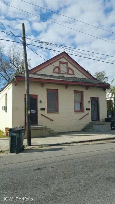 Main picture of 2400 Dumaine St