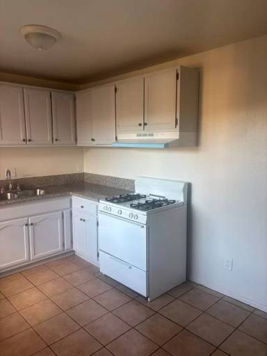 Main picture of 9416 S Figueroa St