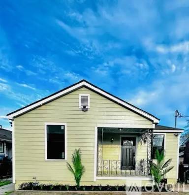 Main picture of 5127 Arts St