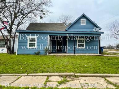 Main picture of 801 NW Main St