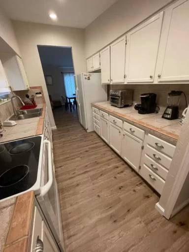 Main picture of 409 Edgewood Dr
