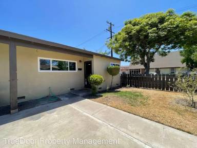 Main picture of 9801 Russell Ave