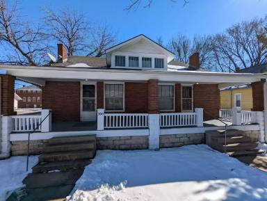 Main picture of 300 S Green St