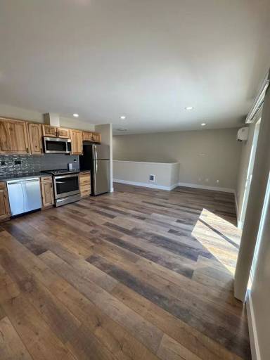 Main picture of 1242 NE Dempsey Dr