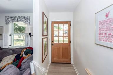 Main picture of 2045 Lake Ave