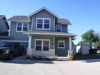 Main picture of 615 Spring St