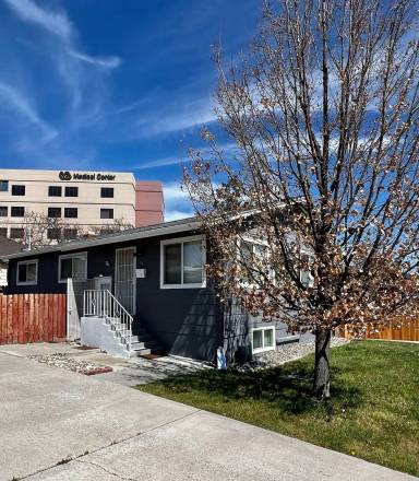 Main picture of 561 Claremont St