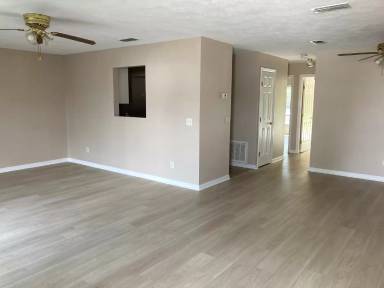 Main picture of 1910 NW 12th Ave