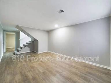 Main picture of 8 Hawthorne Pl