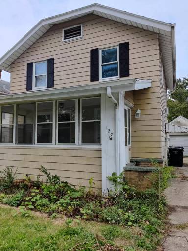 Main picture of 127 E Woodside St