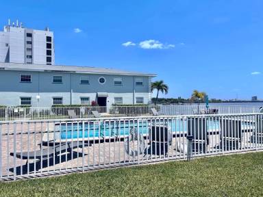Main picture of Palms At Waters Edge