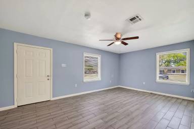 Main picture of 6022 Lyndhurst Dr