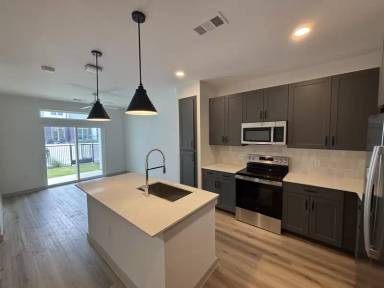 Main picture of 1301 Leah Ave