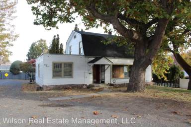 Main picture of 3911 W Lincoln Ave