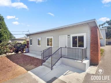 Main picture of 523 N Citrus Ave