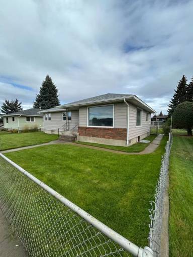 Main picture of 3005 Yale Ave