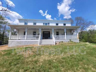 Main picture of 6091 Main St