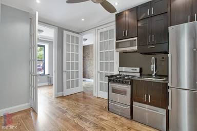 Main picture of 212 E 105th St