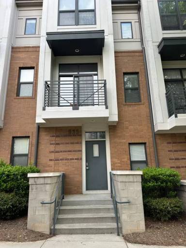 Main picture of 935 E 8th St