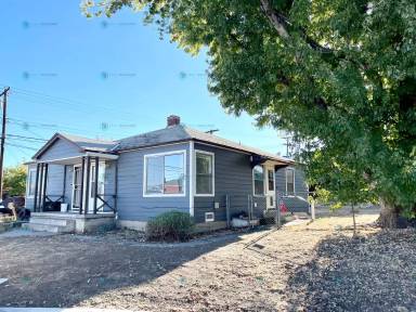 Main picture of 100 Arden Cir