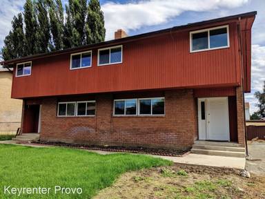 Main picture of 631 W 1975 N