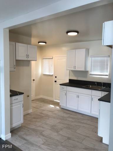Main picture of 1006 N Mariposa Ave